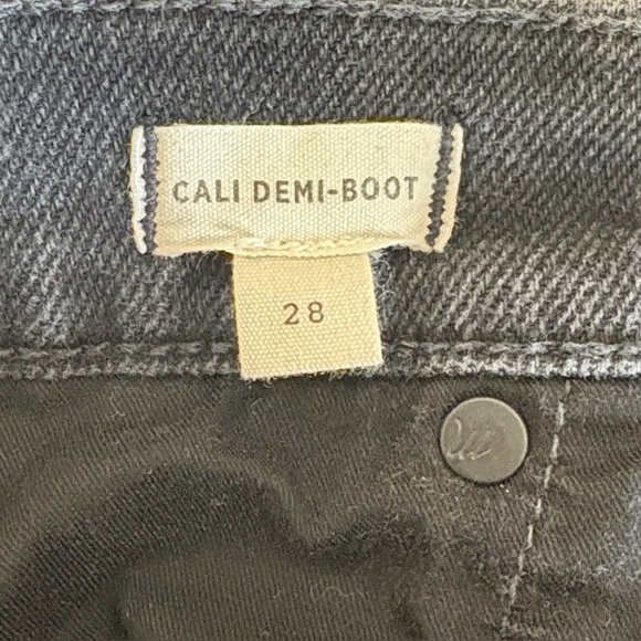 Madewell Cali Demi-Boot Jeans in Bayland Wash:
Raw-Hem Edition , sz : 28 - Picture 9 of 11